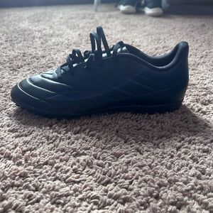 Indoor soccer cleats